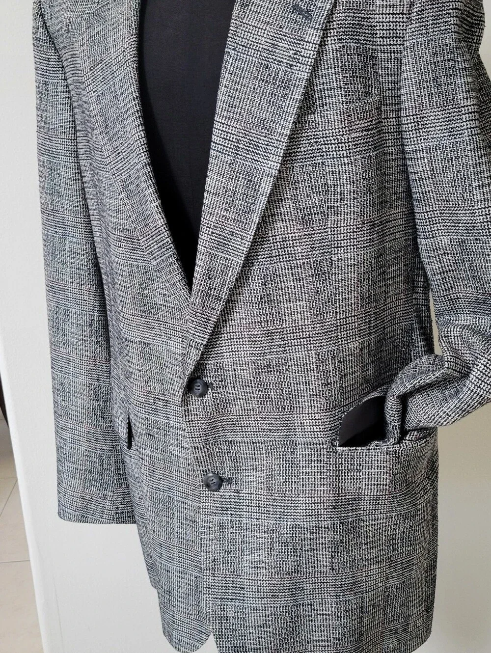 Stafford Executive Blazer 44L Gray-White-Some Pale Red Woven Silk.32 1/2